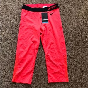 Nike Pro Dr-Fit Capri leggings